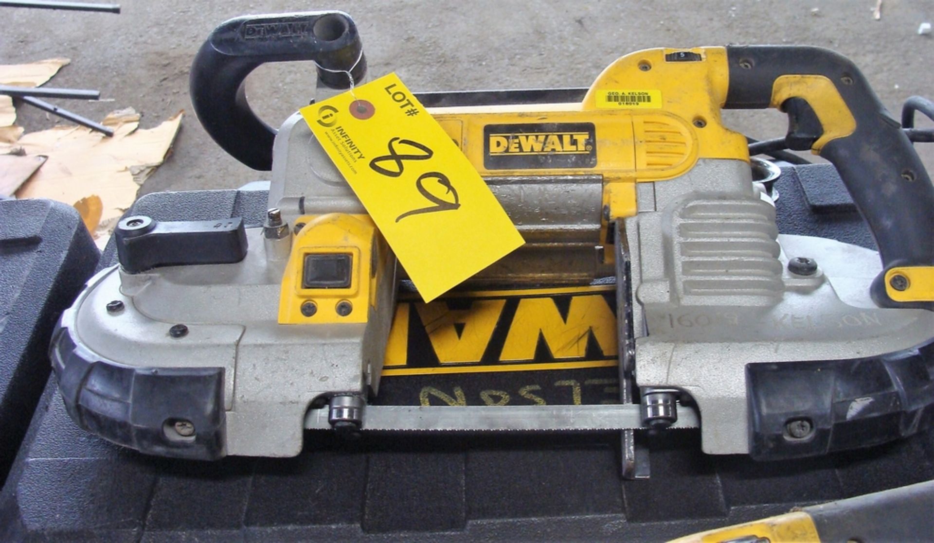 DEWALT PORTABLE VARIABLE SPEED BAND SAW, MODEL DWM120, 5" (127MM) DEEP CUT