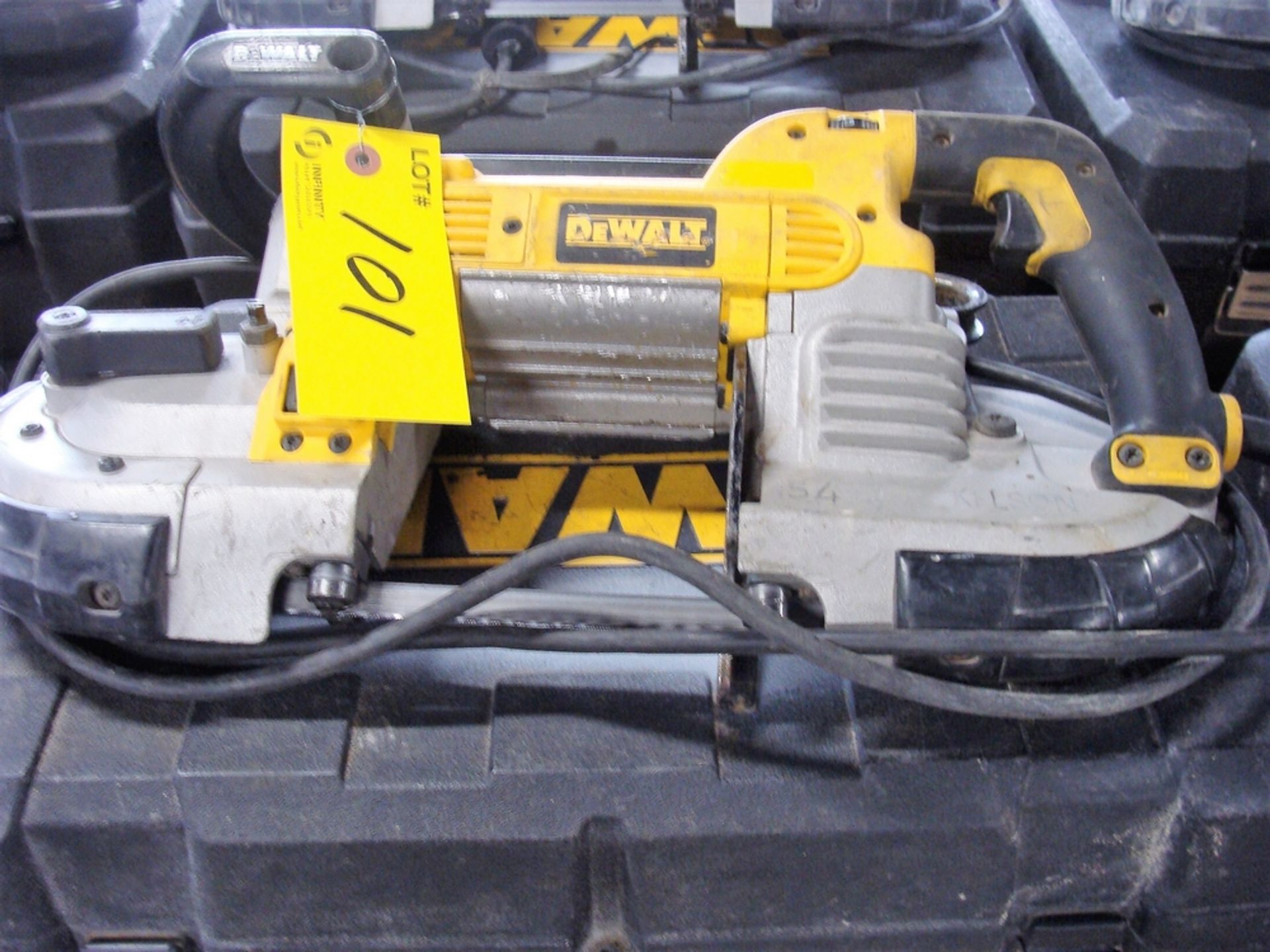 DEWALT PORTABLE VARIABLE SPEED BAND SAW, MODEL DWM120, 5" (127MM) DEEP CUT