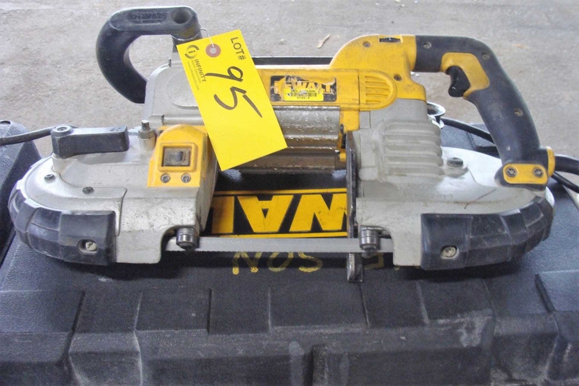 DEWALT PORTABLE VARIABLE SPEED BAND SAW, MODEL DWM120, 5" (127MM) DEEP CUT