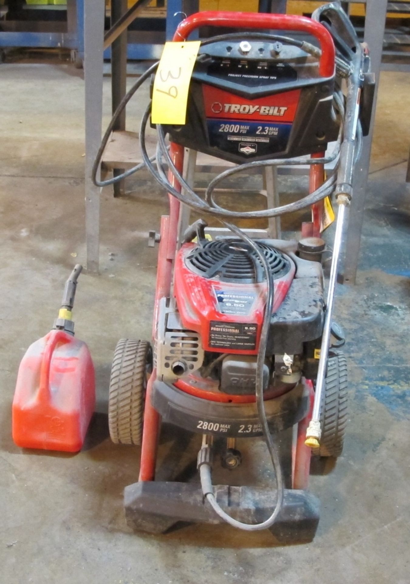 TROY-BILT 2800 PSI, 2.3 GPM SPRAY WASHER W/BRIGGS-STRATTON 8.5 HP PROFESSION GAS ENGINE AND GAS CAN