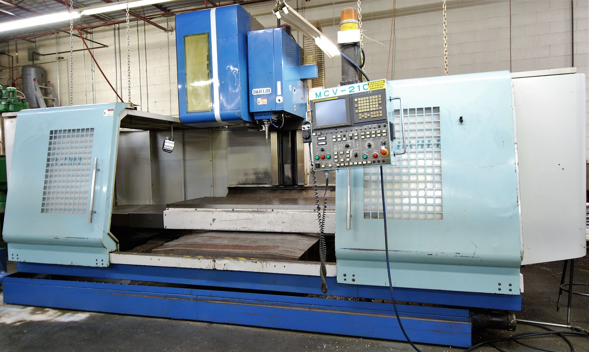 2004 DAHLIH DL-MCV2100 CNC VERTICAL MACHINING CENTER, TABLE SIZE 90.5"L X 38"W, TRAVELS: X-82.7" Y- - Image 3 of 18