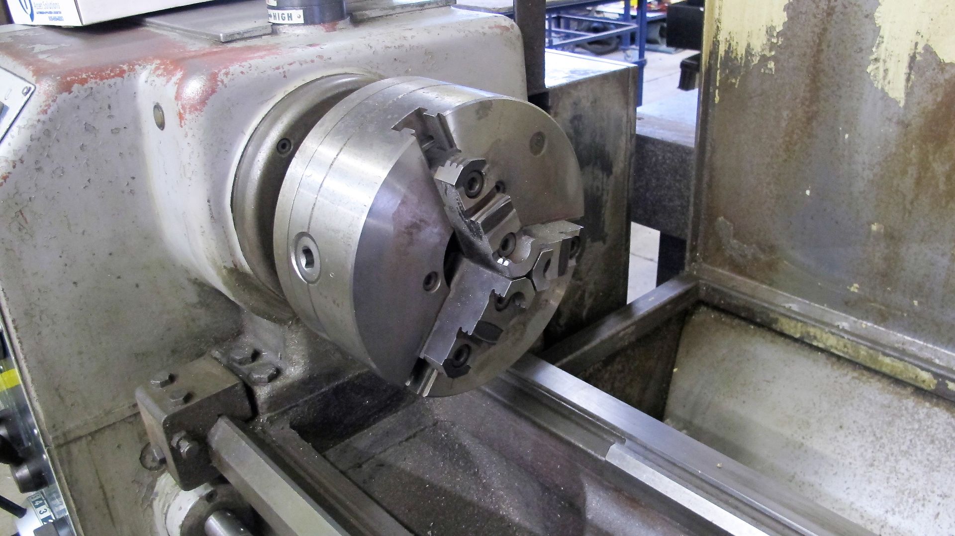 HOWA SANGYO 1000 ENGINE LATHE, S/N 10409, 9" 3-JAW CHUCK, 20" SWING, 54" BED, TAILSTOCK, TOOL - Image 4 of 9