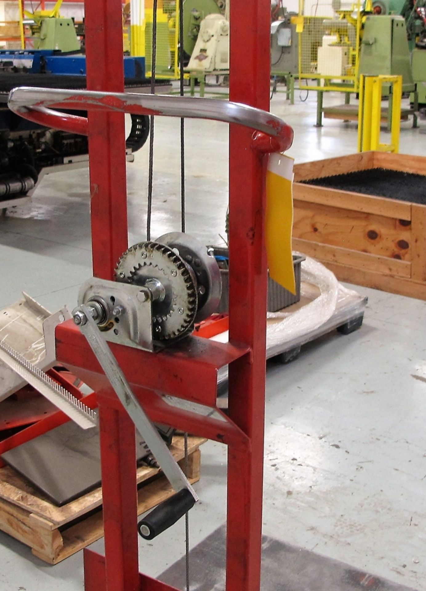 CRANK LIFT CART, 1000 LB CAP, 5' LIFT HEIGHT - Image 2 of 2