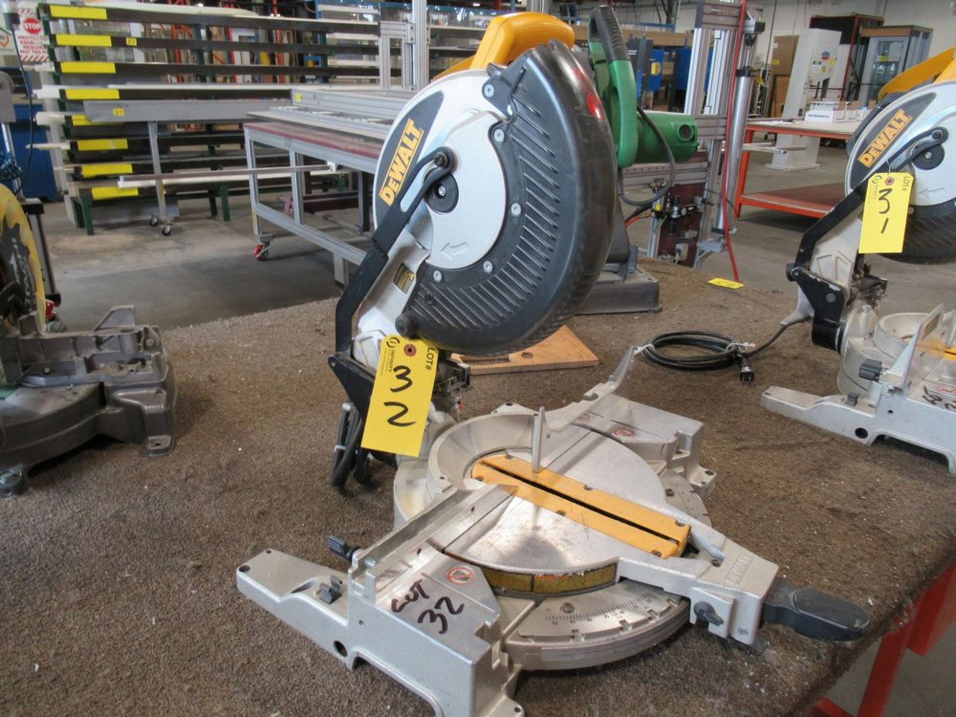 DEWALT DW-713 10" COMPOUND MITRE SAW, S/N 262746