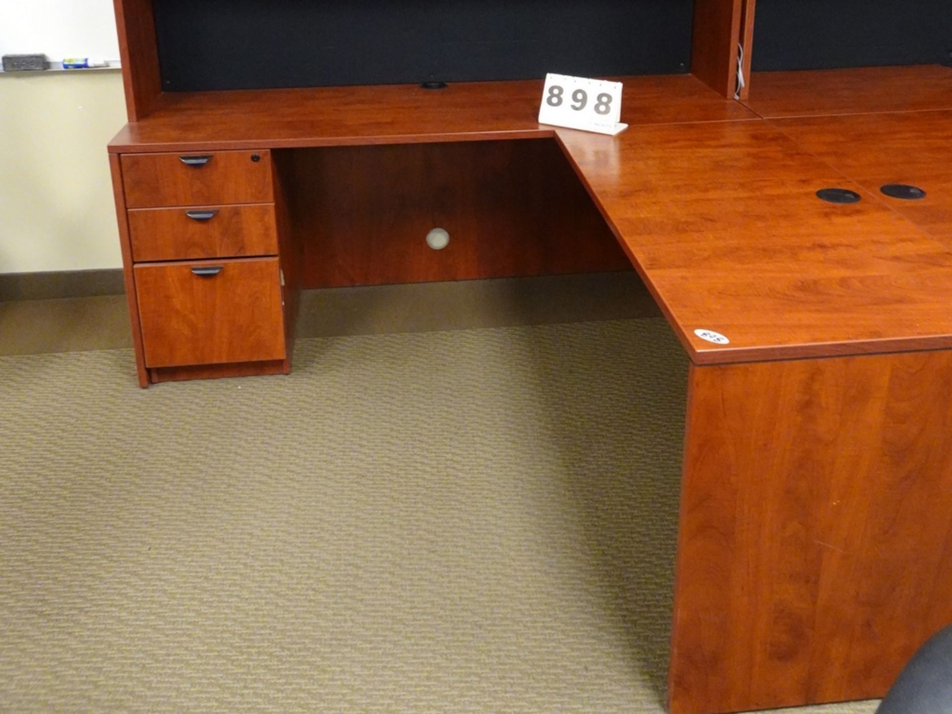 L SHAPED EXECUTIVE DESK W/OVERHEAD STORAGE (RIGHT HAND) - Image 2 of 2