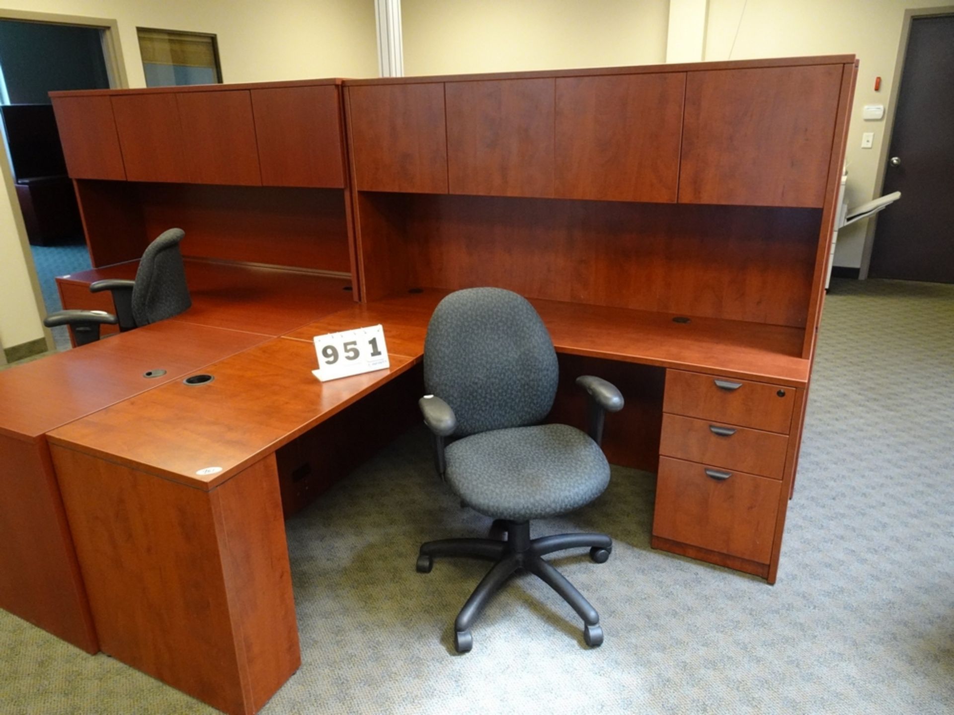 L SHAPED DESK W/STORAGE AND STENO CHAIR