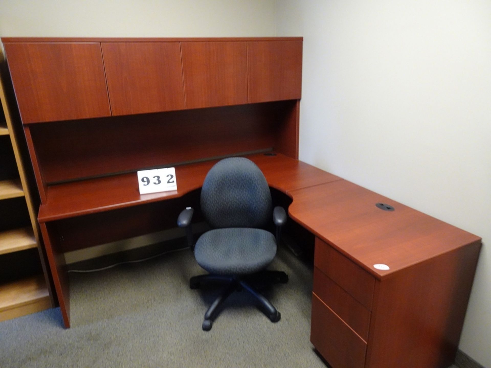 L SHAPED DESK W/BOOKSHELF AND STENO CHAIR - Image 2 of 3