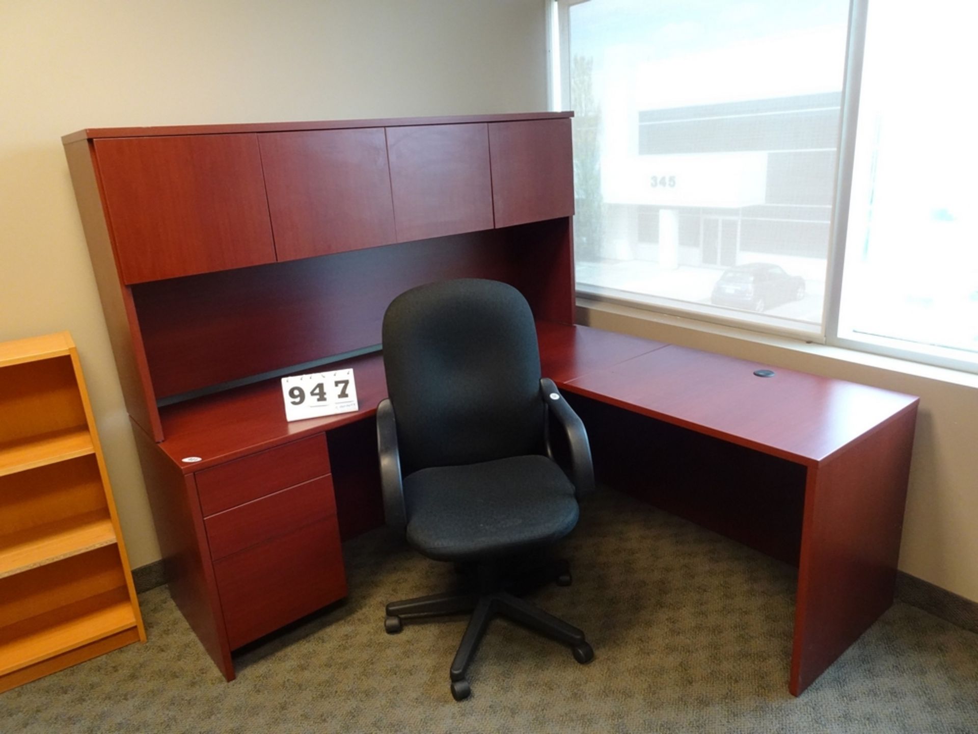 L SHAPED DESK W/STENO CHAIR