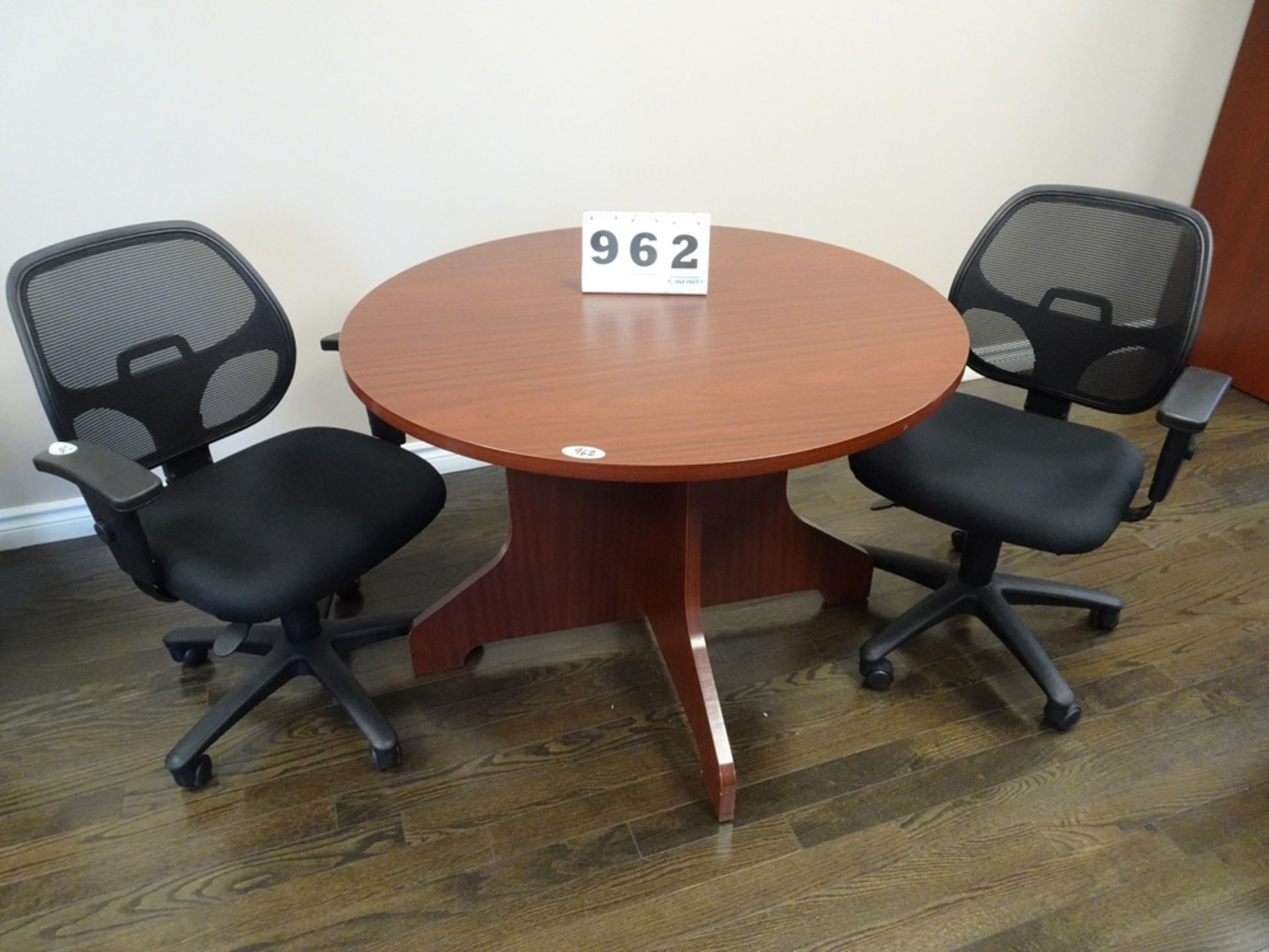 ROUND CONFERENCE TABLE W/2 ARMCHAIRS ON CASTORS