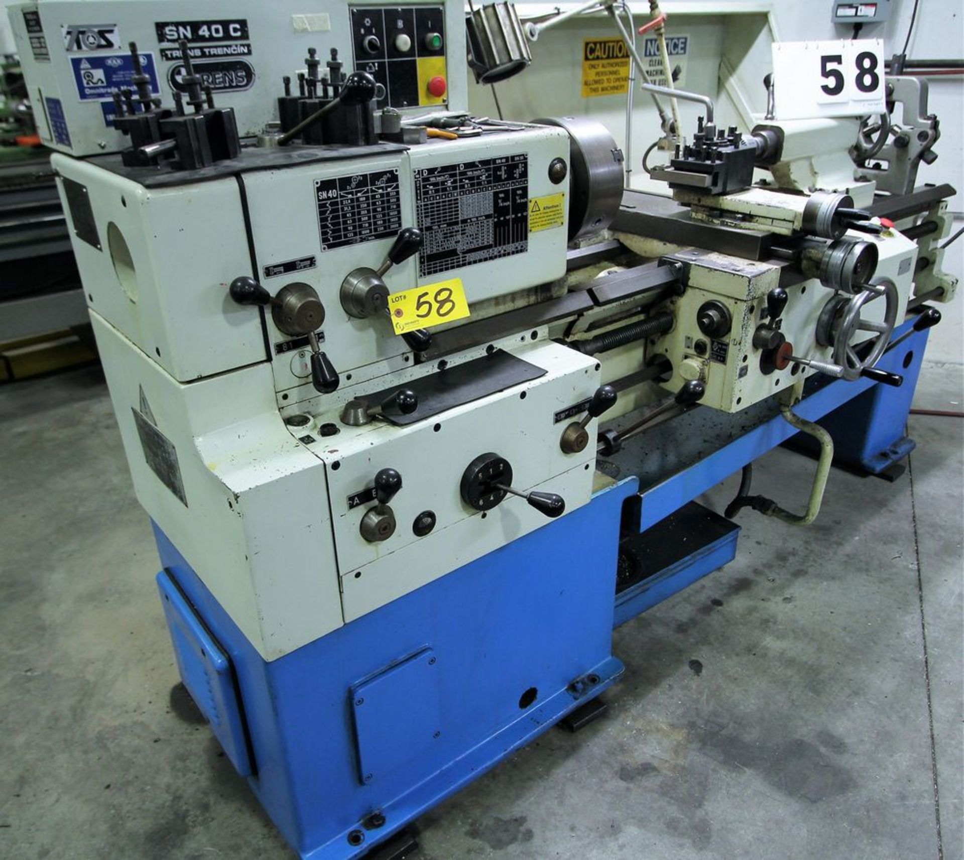 TOS SN 40C ENGINE LATHE, 16" X 40" C.C., S/N 0800-40-10-01-0051 - Image 2 of 11