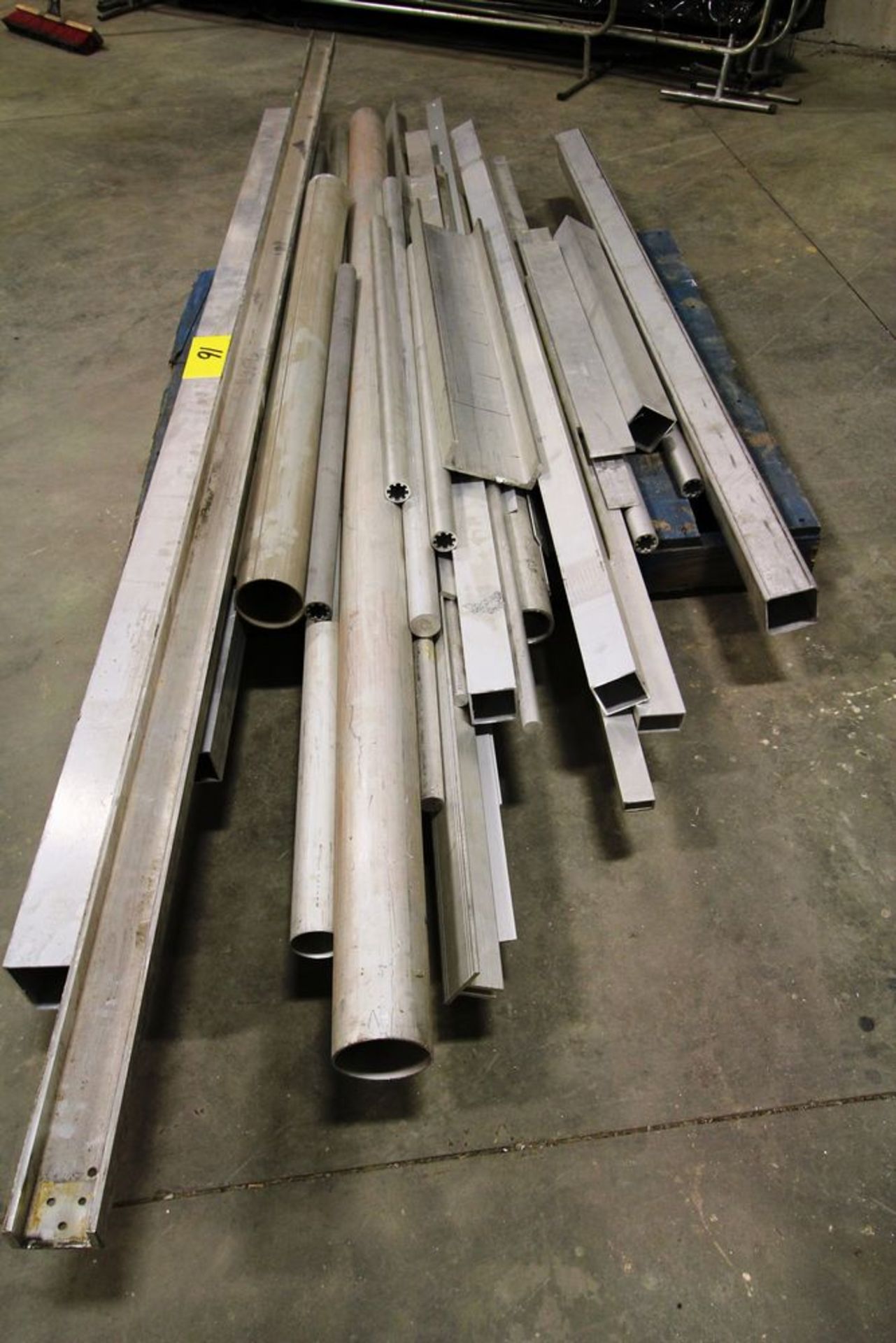 LOT OF (3) PILES OF ASSORTED ALUMINUM PRODUCT CONSISTING OF ANGLES, FLAT, SQUARE, ROUND, CHANNEL - Image 5 of 5