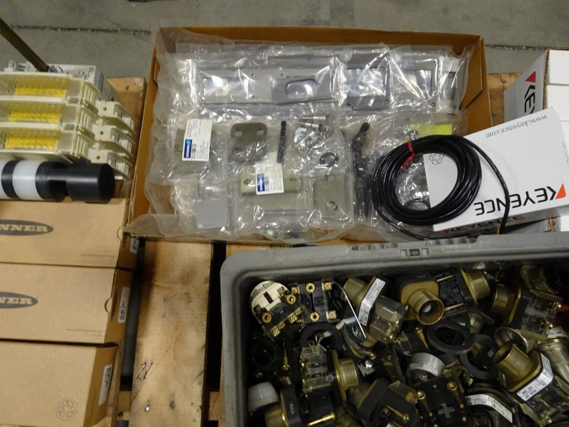 PALLET OF ASSORTED KEYENCE PRODUCT, ALLEN-BRADLEY SWITCHES, RELAYS, ETC. - Image 4 of 4