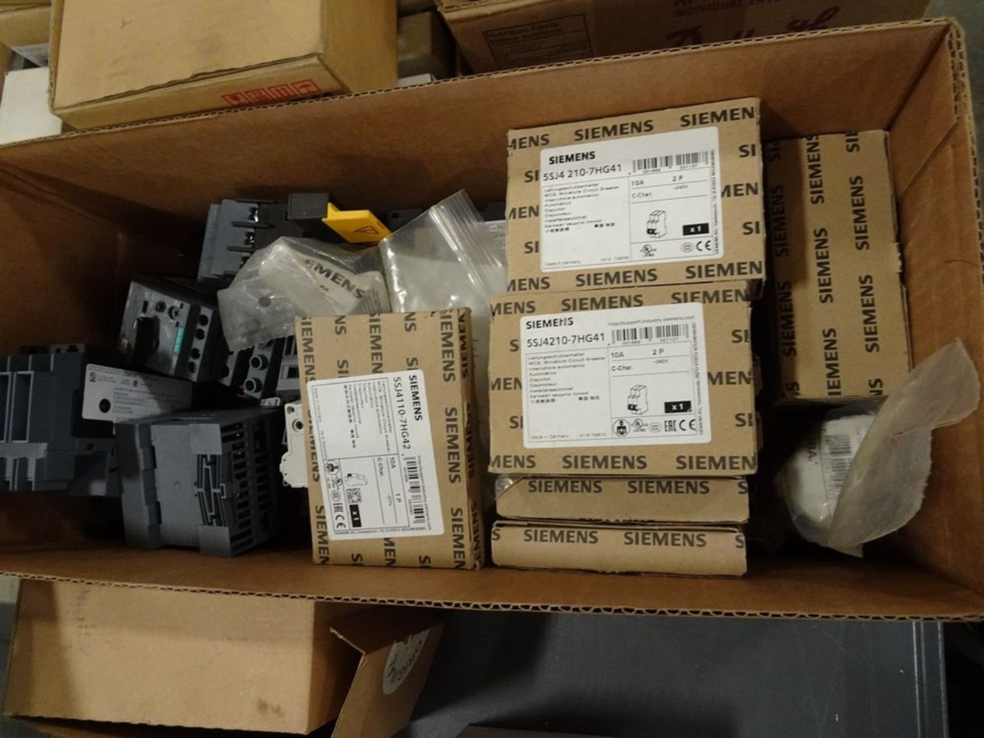 ASSORTED PRODUCT, SWITCHES, ELECTRICAL, SWITCHBOXES, ETC. - Image 3 of 6