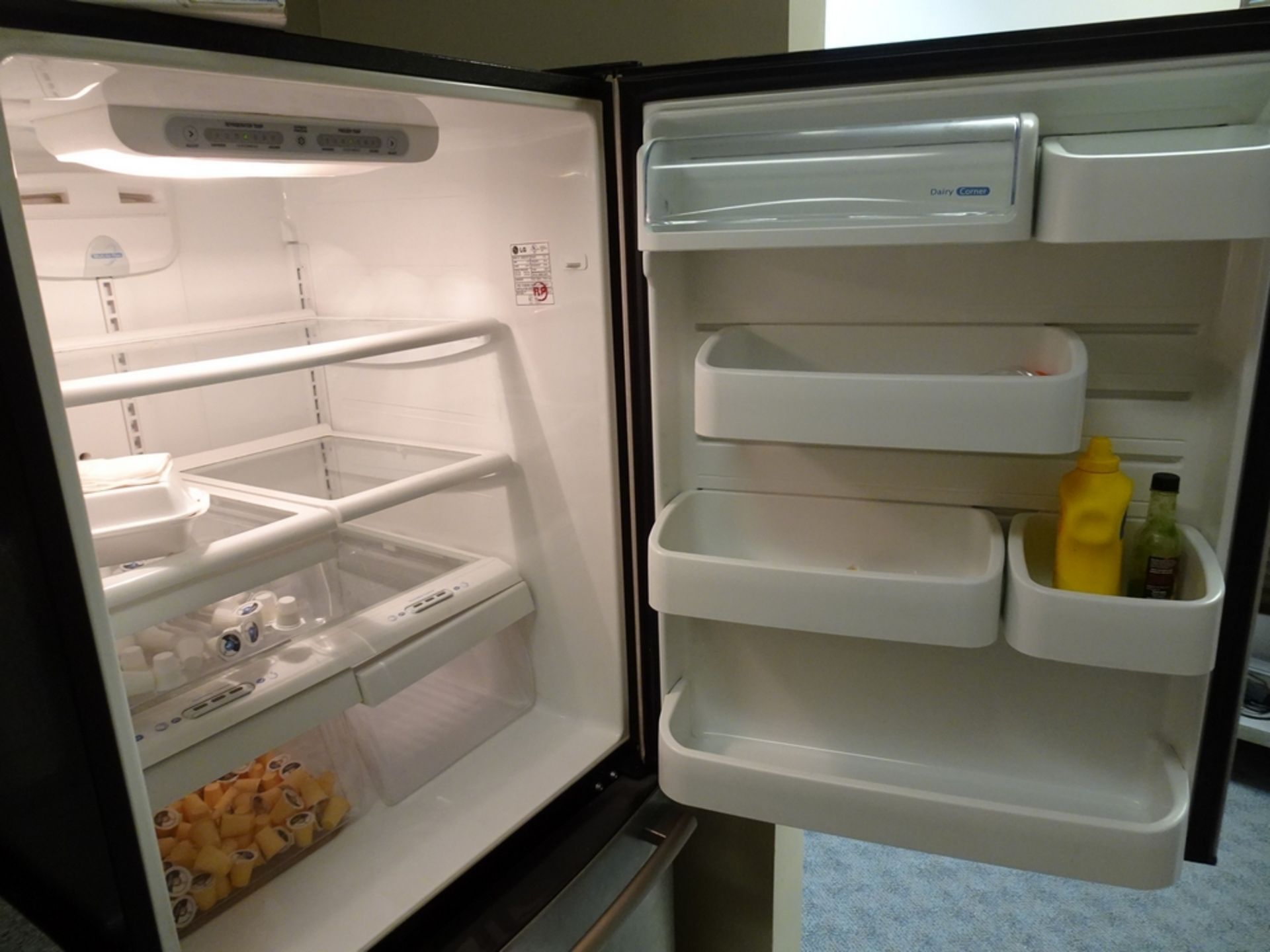 LG STAINLESS STEEL FRIDGE W/FREEZER - Image 3 of 4