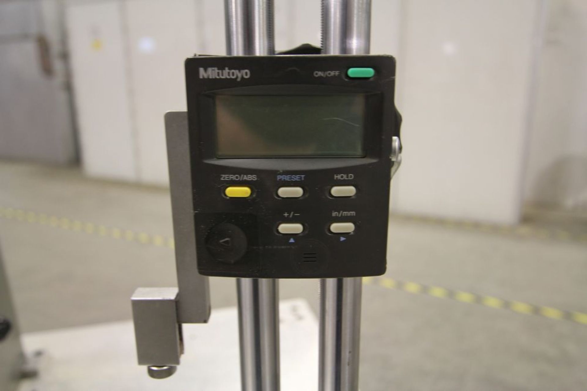MITUTOYO 32" HIGH DIGITAL READ-OUT HEIGHT GAUGE - Image 2 of 2
