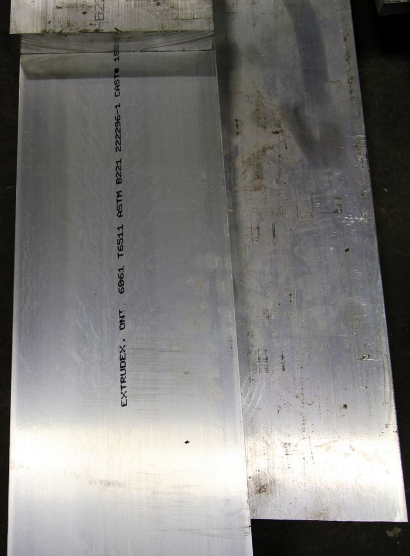 LOT OF (3) PILES OF ASSORTED ALUMINUM PRODUCT CONSISTING OF ANGLES, FLAT, SQUARE, ROUND, CHANNEL - Image 4 of 5