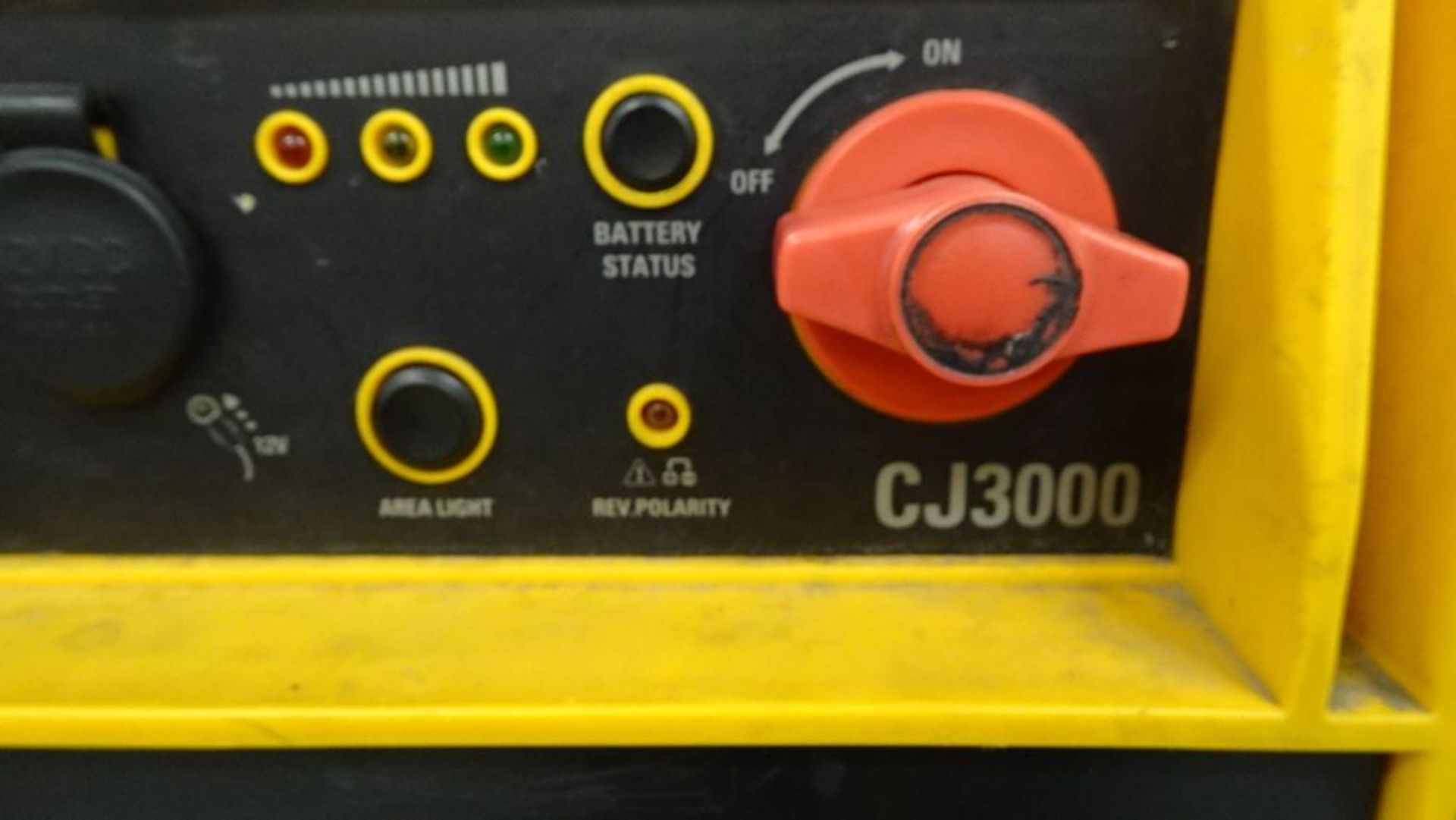 CAT CJ3000 JUMP STARTER (REUTER) - Image 2 of 3