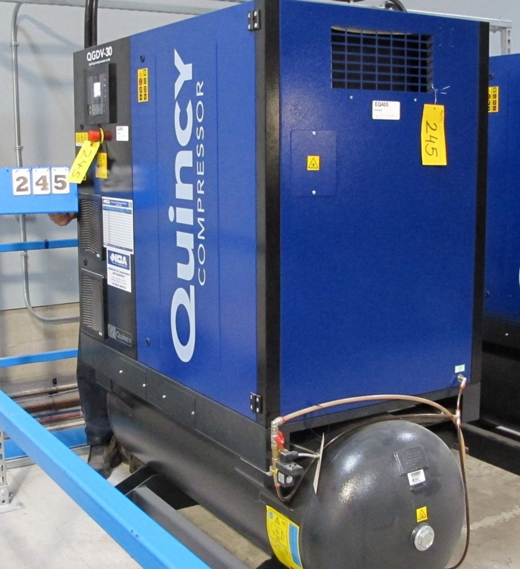 2018 QUINCY QGDV-30 TANK MOUNTED ROTARY SCREW AIR COMPRESSOR (GUELPH)