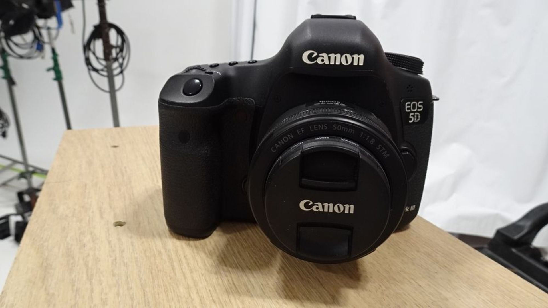 CANON EDS5D CAMERA C/W 17-40MM LENS (REUTER)