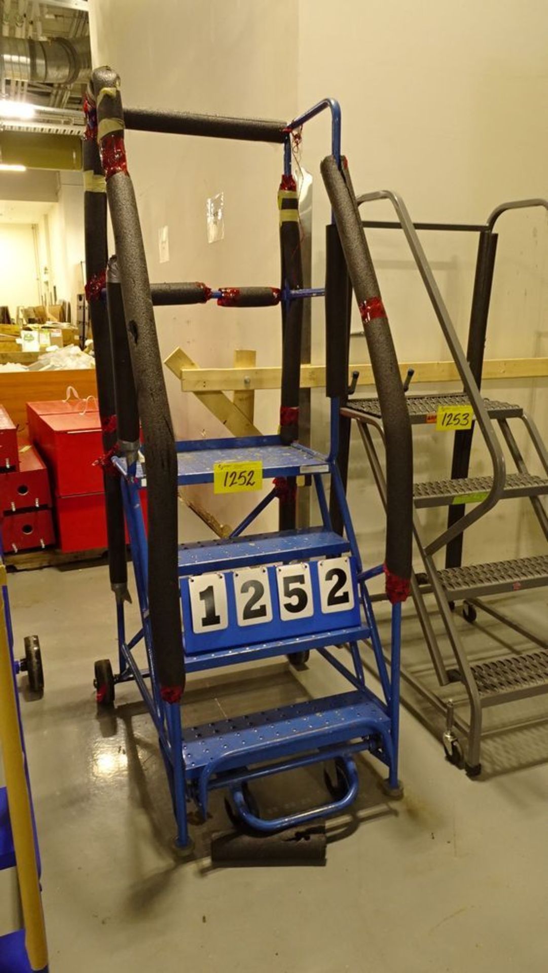 2010 CANWAY 4-STEP WAREHOUSE LADDER (REUTER)