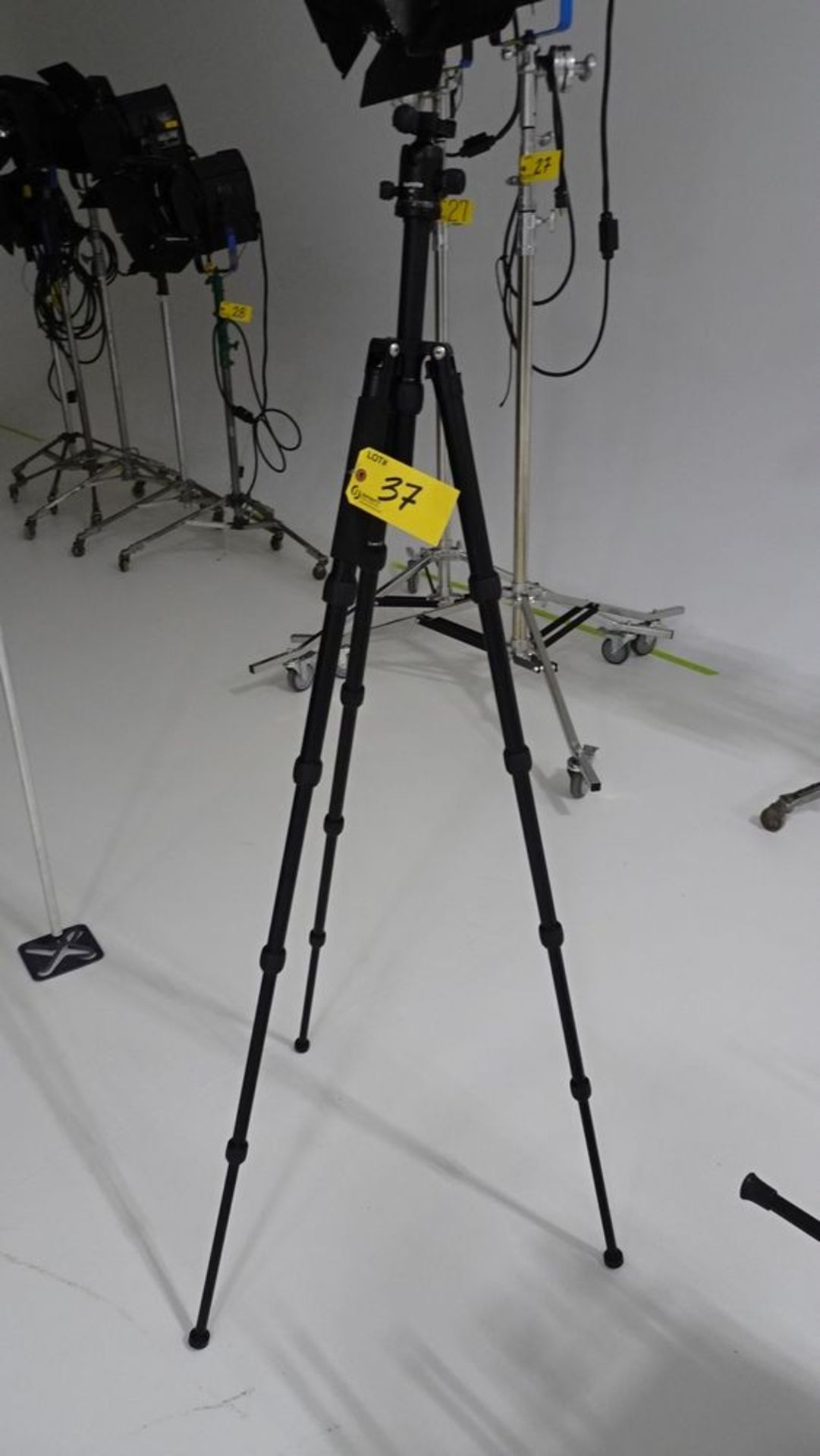 MEFOTO Q2 TRIPOD (REUTER)