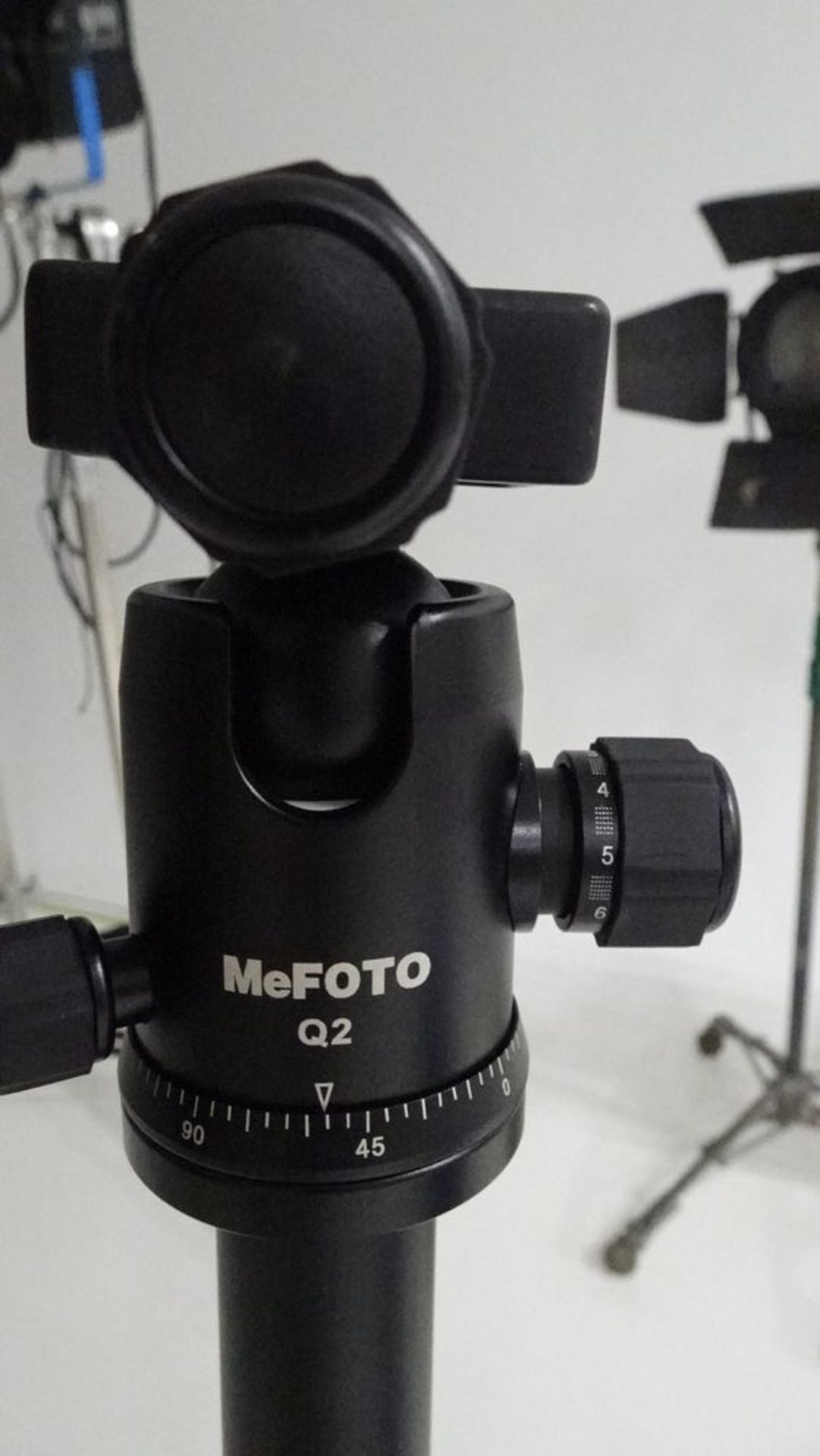 MEFOTO Q2 TRIPOD (REUTER) - Image 2 of 2