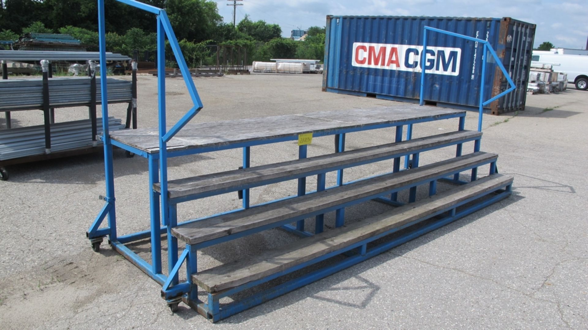 LOT OF 4 STEP WAREHOUSE PLATFORM (16' L) (100 SHIRLEY AVE KITCHENER)