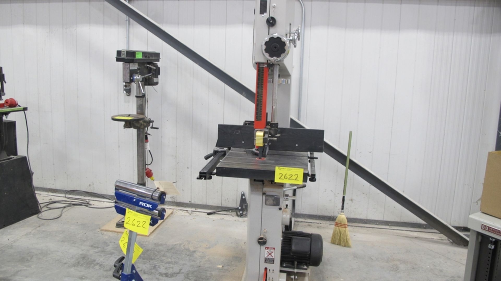 LOT OF STEEL CITY VERTICAL BAND SAW 2050053, 3 HP, 220 VOLT W/2 ROLLER STANDS (400 SOUTH GATE - Image 2 of 3