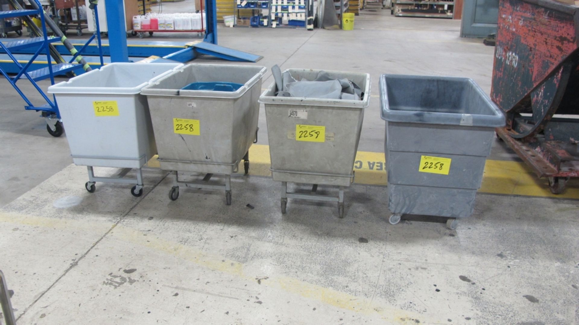 LOT OF 4 PORTABLE TUBS (100 SHIRLEY AVE KITCHENER)