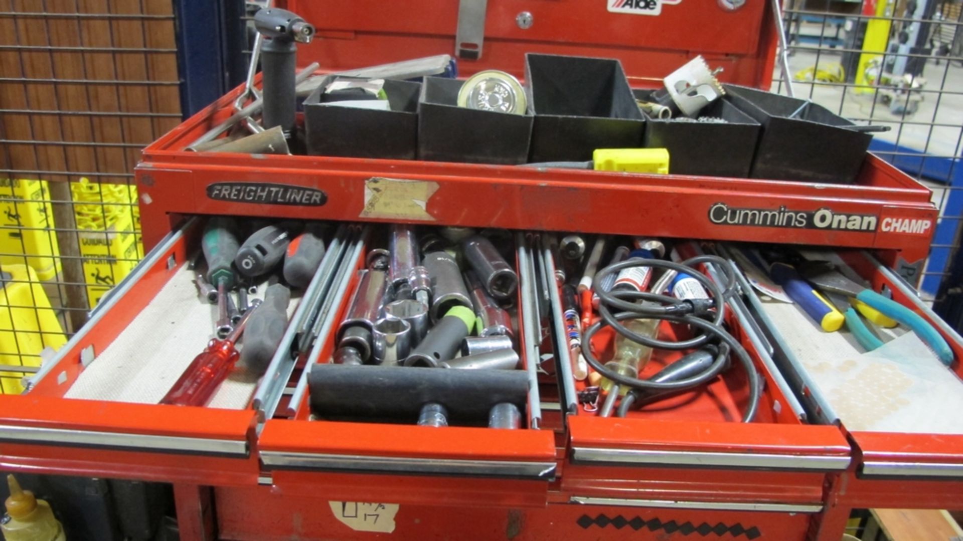 LOT OF 1 BEACH TOOL BOX, 12 DRAWERS W/SHOP CART AND TOOLS (100 SHIRLEY AVE KITCHENER) - Image 3 of 8