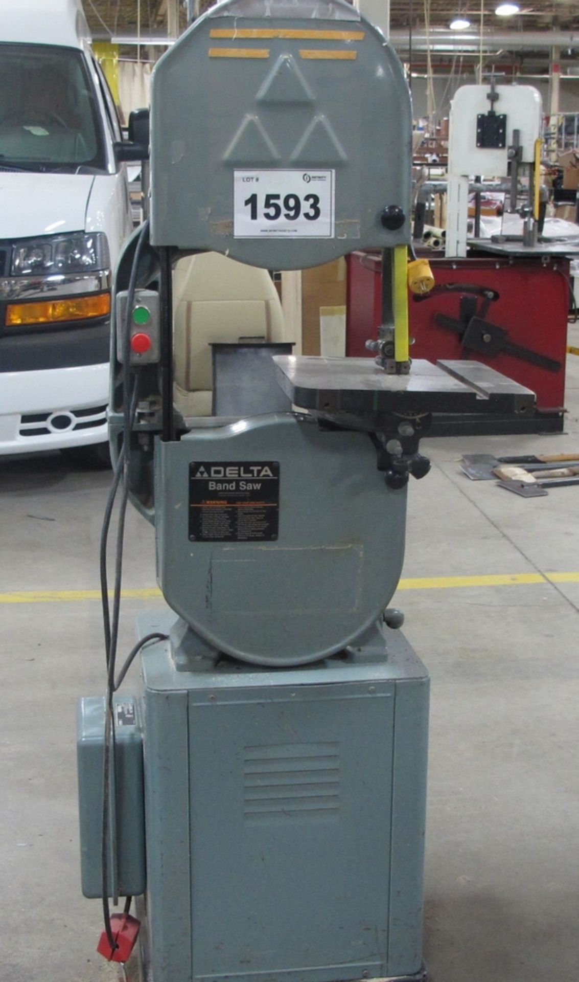 LOT OF DELTA VERTICAL BANDSAW, MODEL 38-303, S/N 95J88795 (100 SHIRLEY AVE KITCHENER)