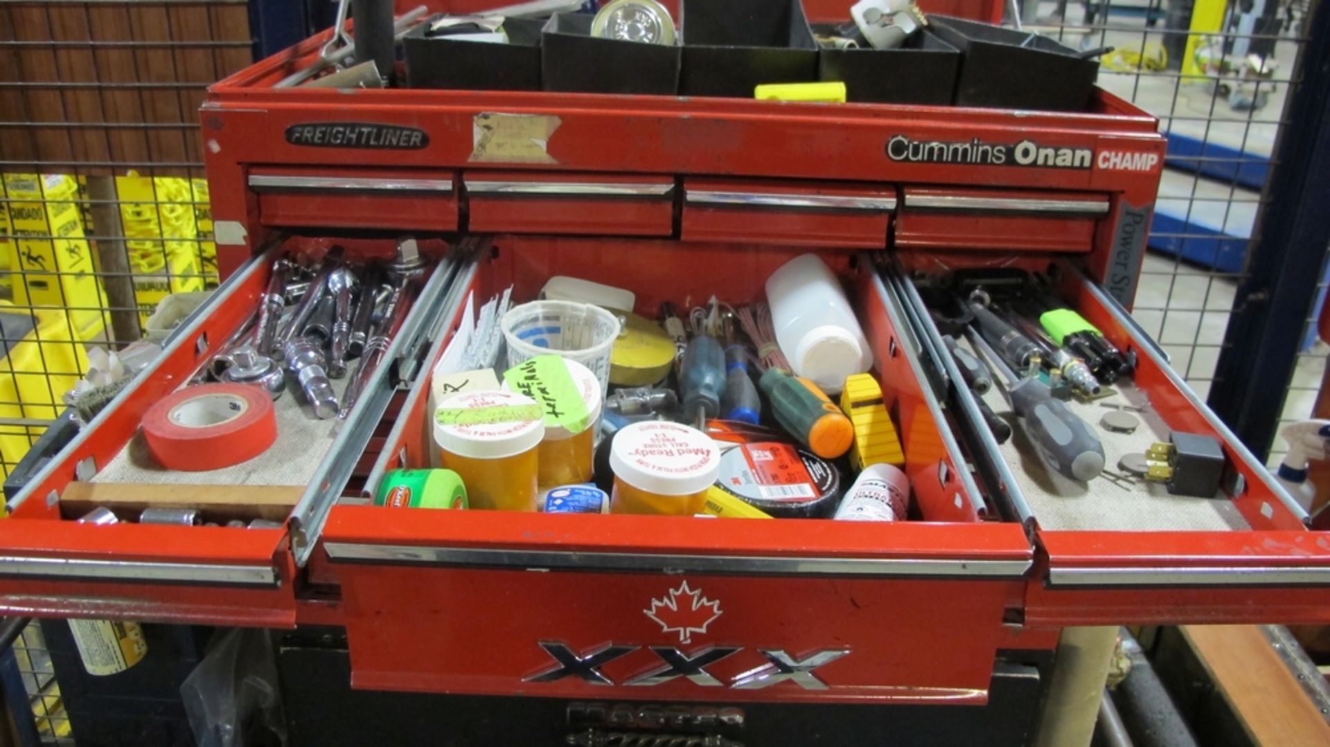 LOT OF 1 BEACH TOOL BOX, 12 DRAWERS W/SHOP CART AND TOOLS (100 SHIRLEY AVE KITCHENER) - Image 4 of 8