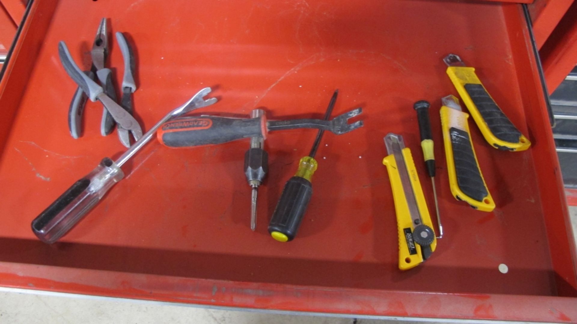 LOT OF 2 BEACH TOOL BOXES, 19 DRAWERS W/TOOLS (100 SHIRLEY AVE KITCHENER) - Image 9 of 12