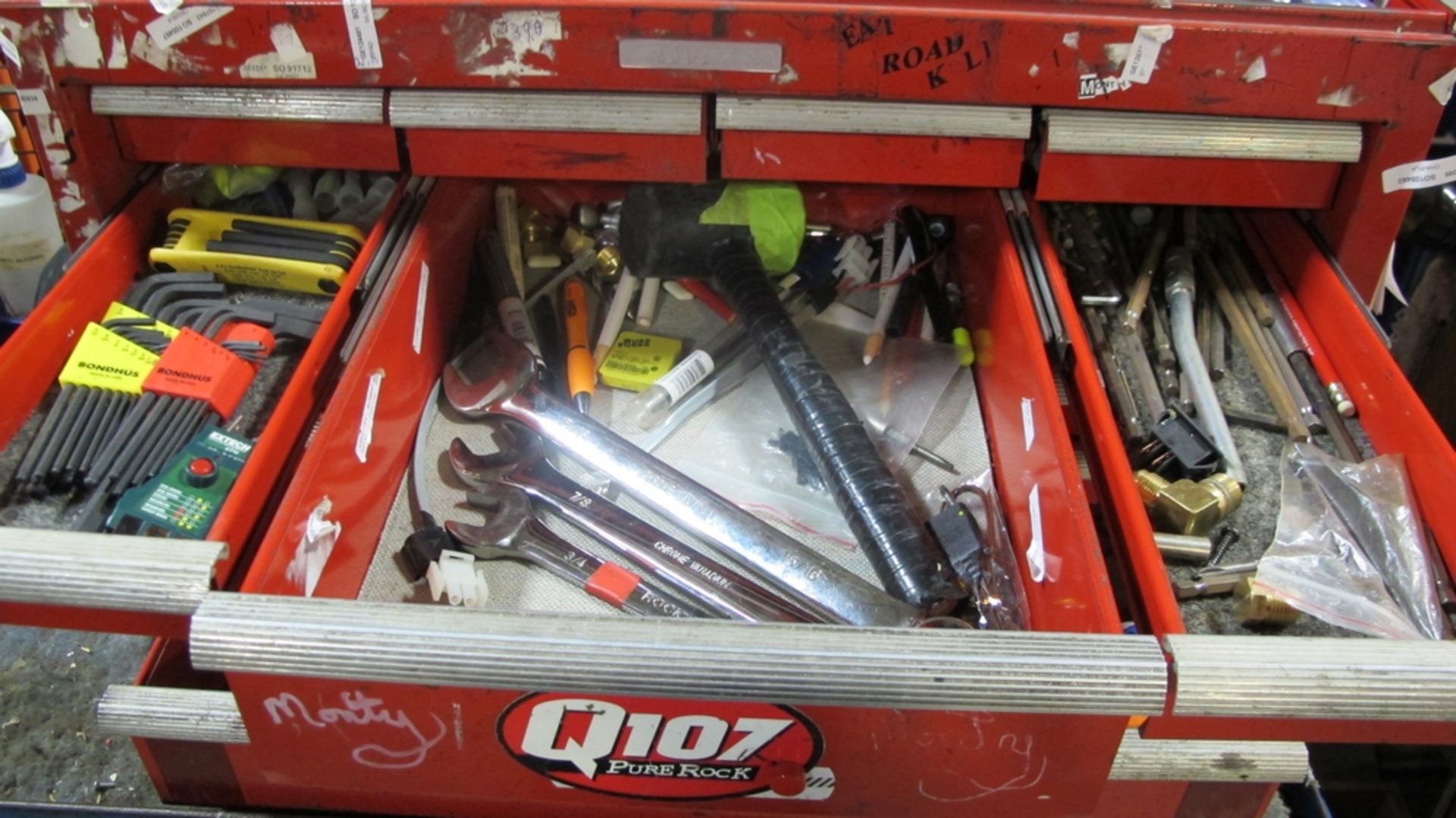 LOT OF 1 BEACH TOOL BOX, 12 DRAWERS W/SHOP CART AND TOOLS (100 SHIRLEY AVE KITCHENER) - Image 4 of 8