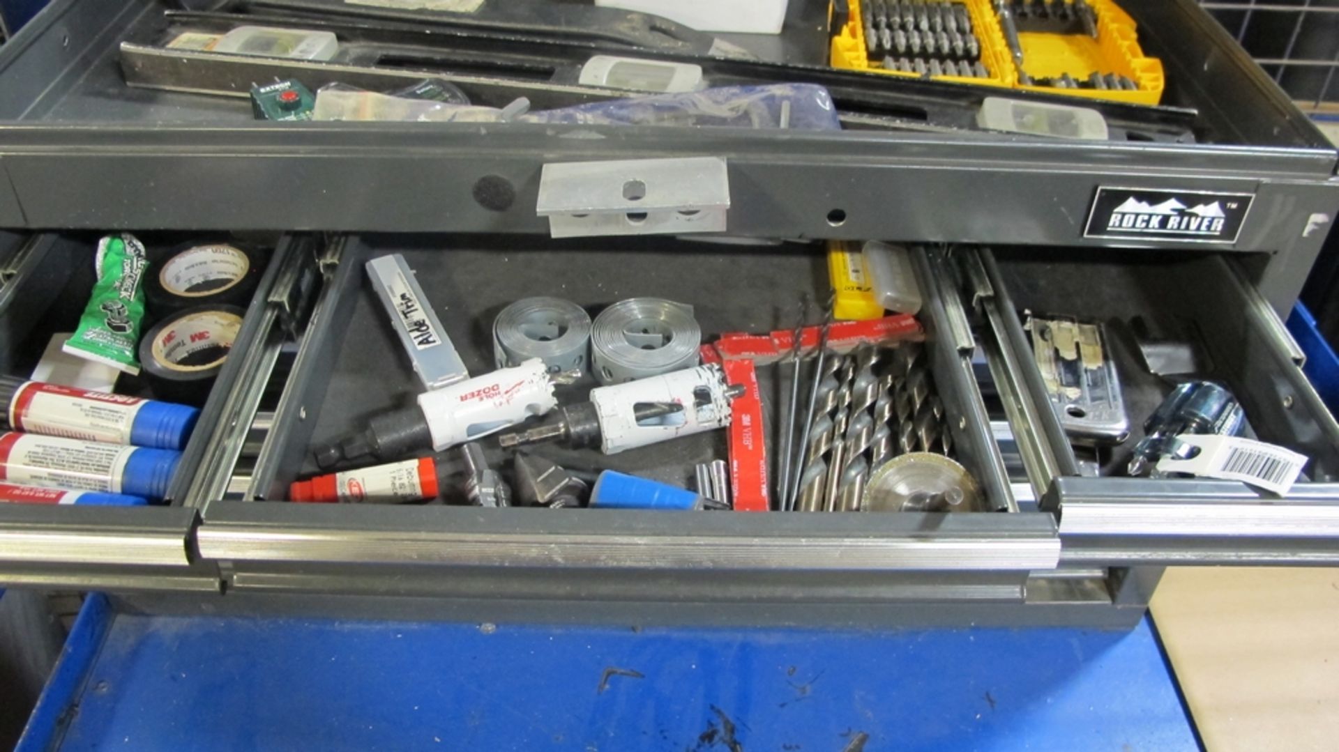 LOT OF 1 ROCK RIVER TOOL BOX 6 DRAWERS AND SHOP CART W/TOOLS (100 SHIRLEY AVE KITCHENER) - Image 3 of 7