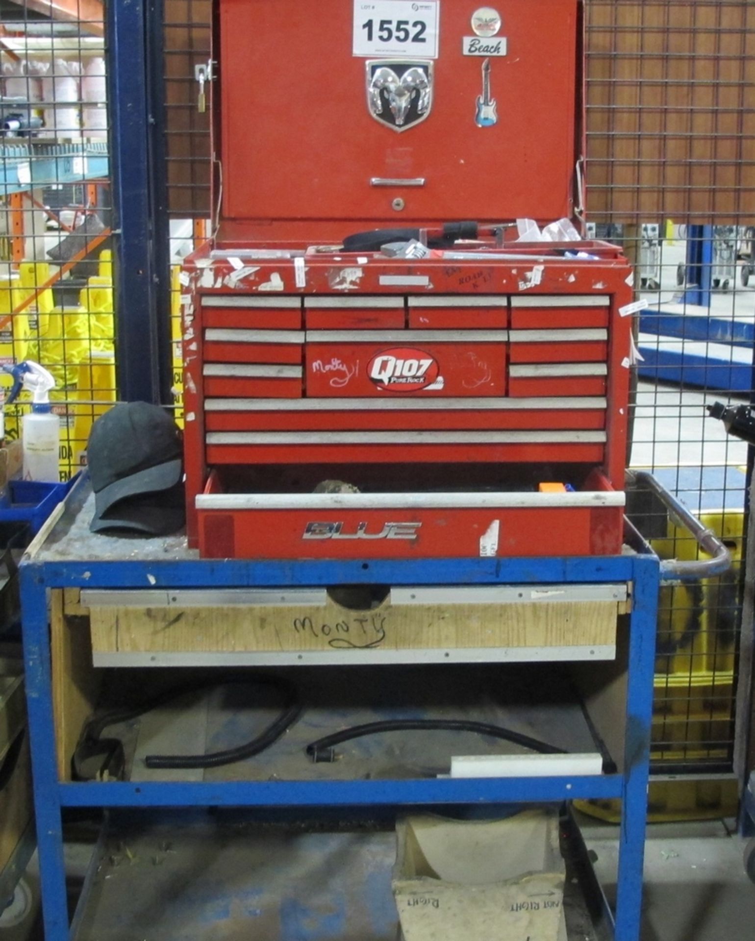 LOT OF 1 BEACH TOOL BOX, 12 DRAWERS W/SHOP CART AND TOOLS (100 SHIRLEY AVE KITCHENER)