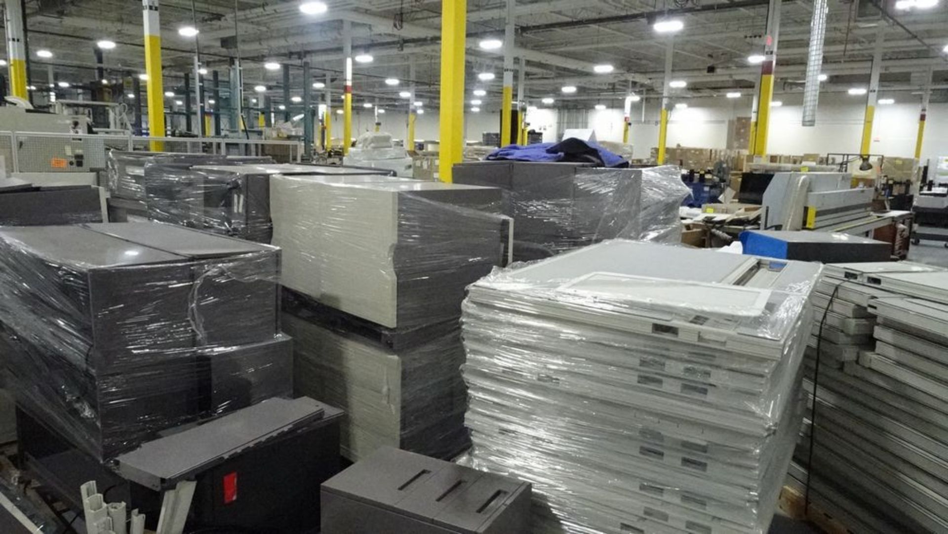 LOT (25) PALLETS OF ASST. OFFICE CUBICLE SYSTEMS, FURNITURE, ETC. (REUTER) - Image 3 of 4
