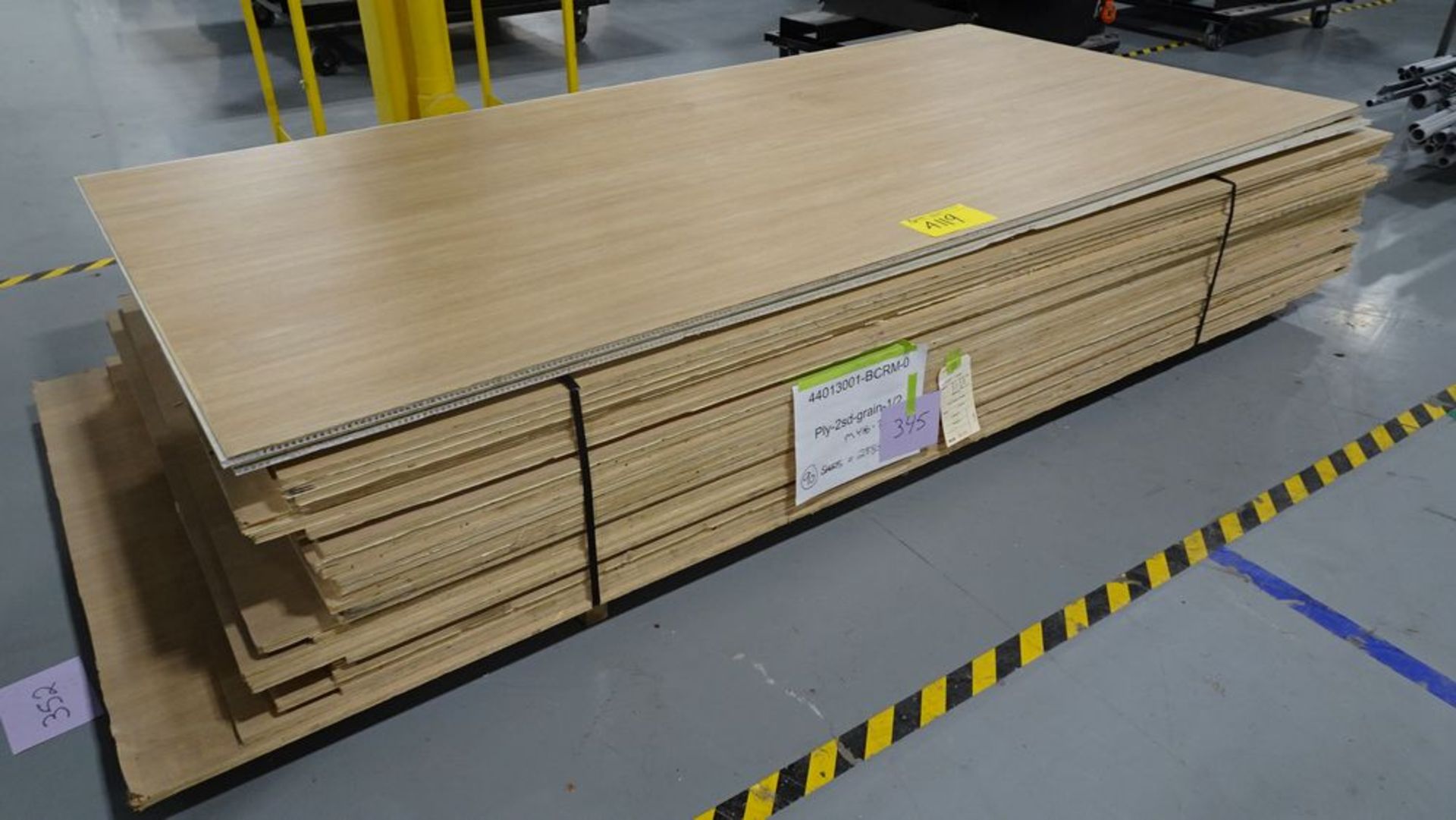 LOT (25) SHEETS 4'X8' PLYWOOD (REUTER)