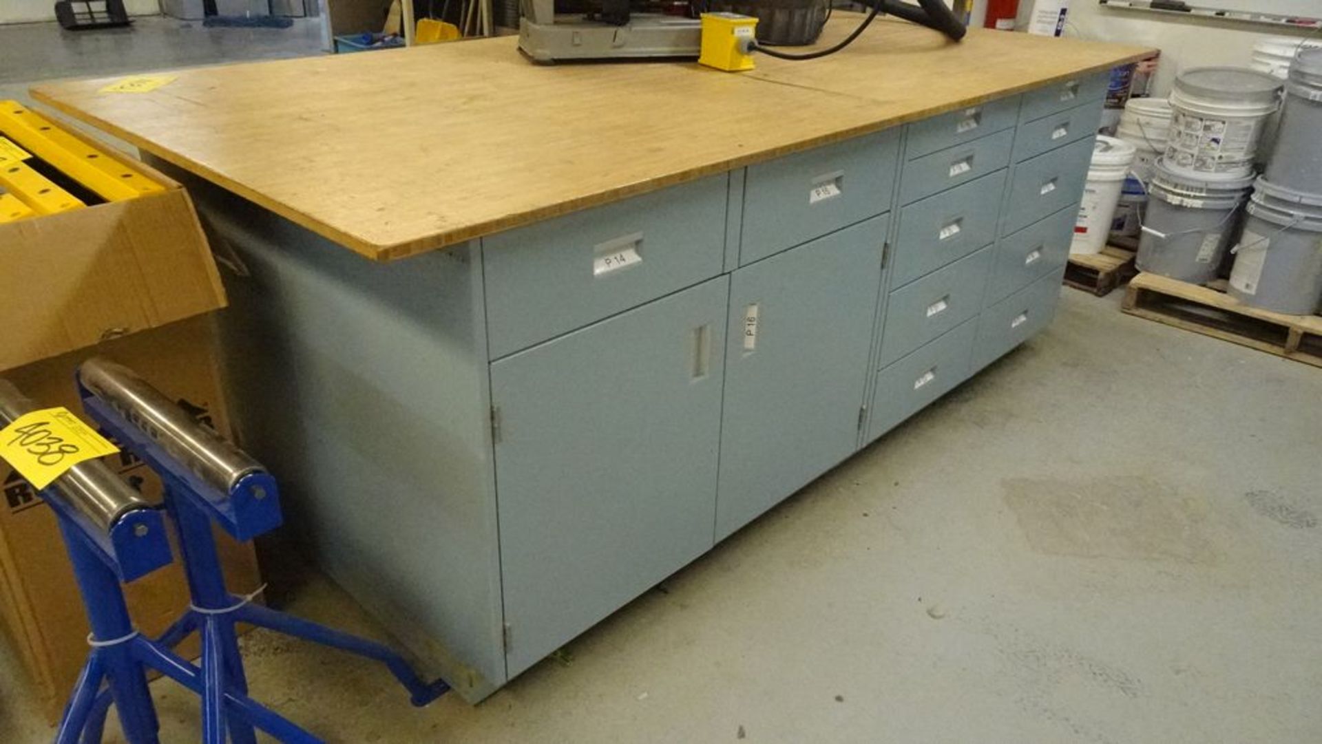2-SIDED STORAGE WORKBENCH W/ 32-DRAWERS (REUTER) - Image 2 of 2