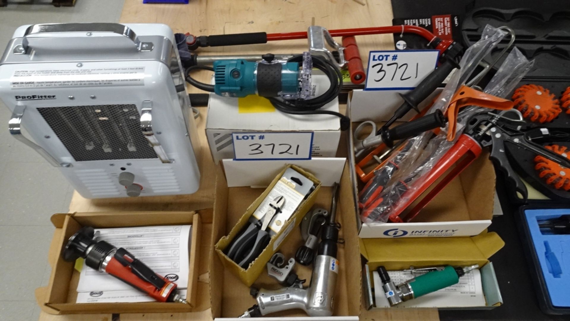 LOT ASST. HAND TOOLS, HOLE SAWS, HEATER, BESSEY CLAMPS, CAULKING GUNS, ETC. (REUTER) - Image 11 of 11