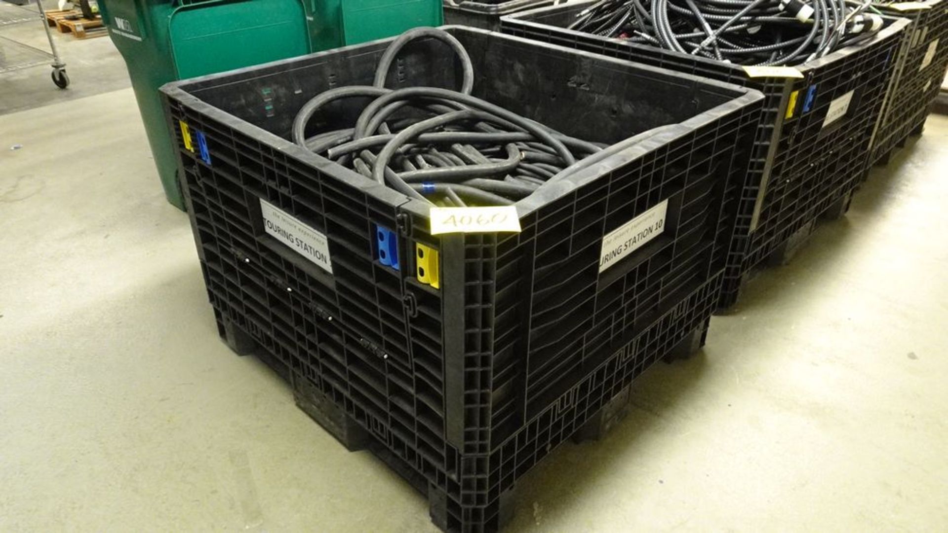 FOLDING BIN W/ HEAVY DUTY COPPER WIRE (REUTER)