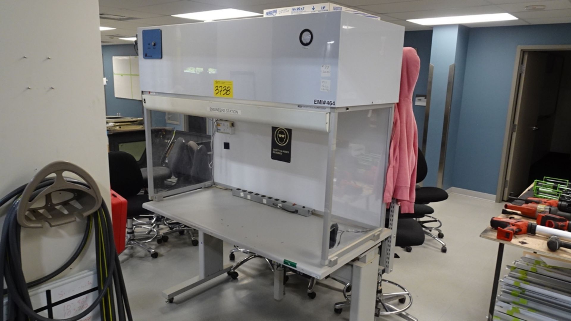 61" X 32" X 80" LAMINAR LAB FUME HOOD (REUTER)