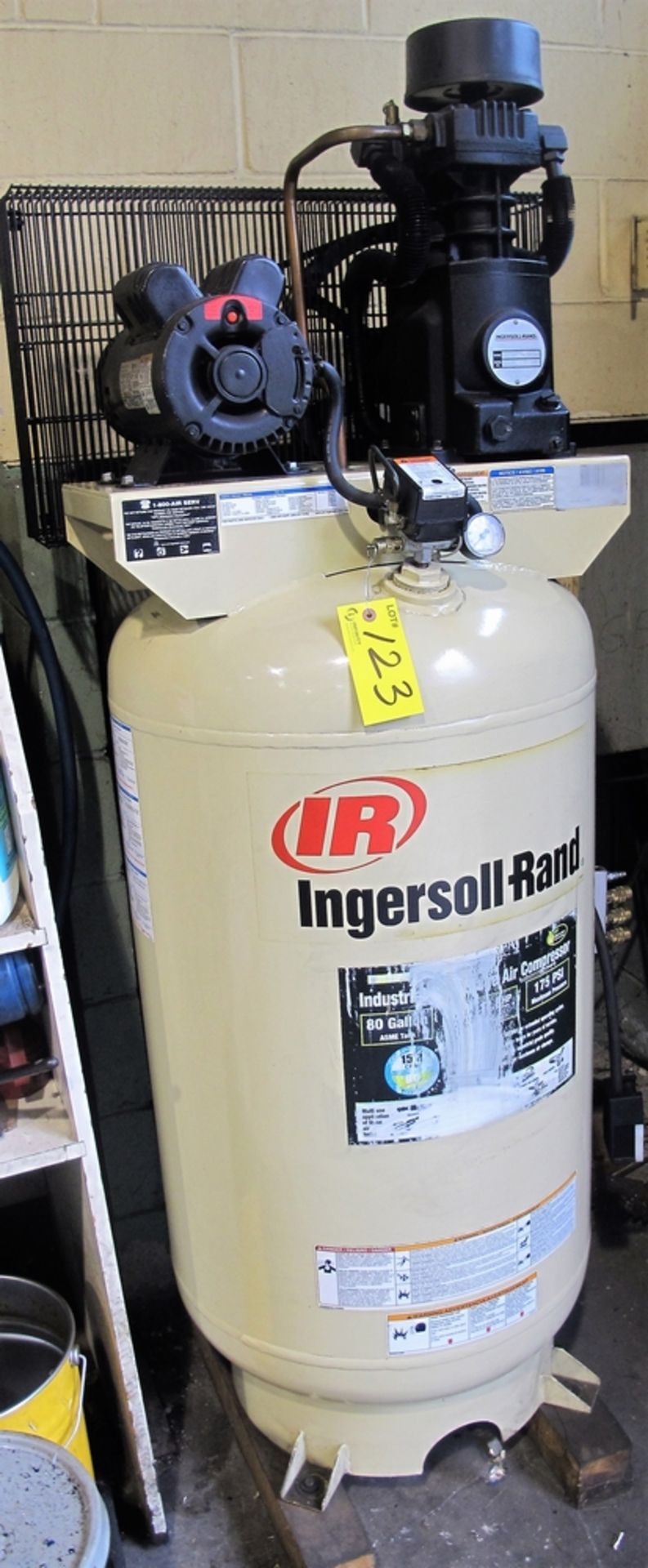 INGERSOLL-RAND TS5N52 AIR COMPRESSOR, 11.8HP, 80GAL