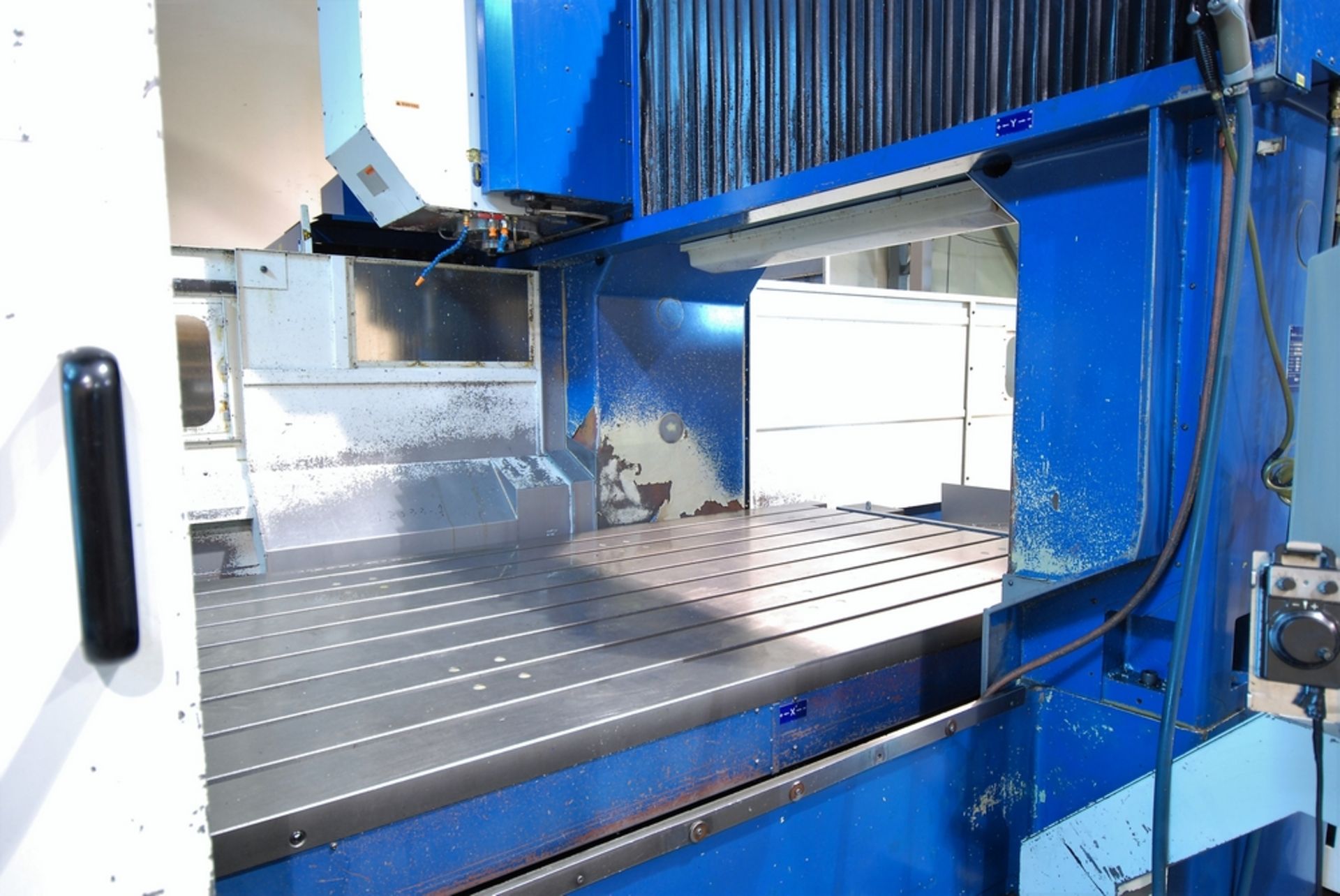 2001 AWEA SP3016 CNC BRIDGE TYPE VERTICAL MACHINING CENTER, 6,000 RPM, 59" X 128" TABLE, 63" BETWEEN - Image 7 of 16