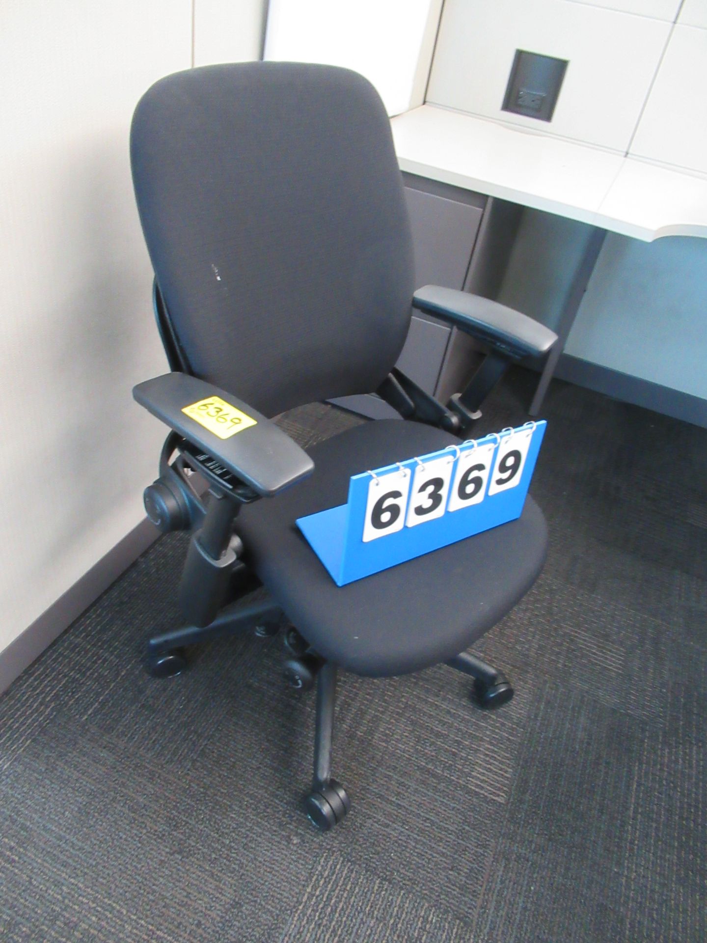 BLACK OFFICE CHAIRS (REUTER)