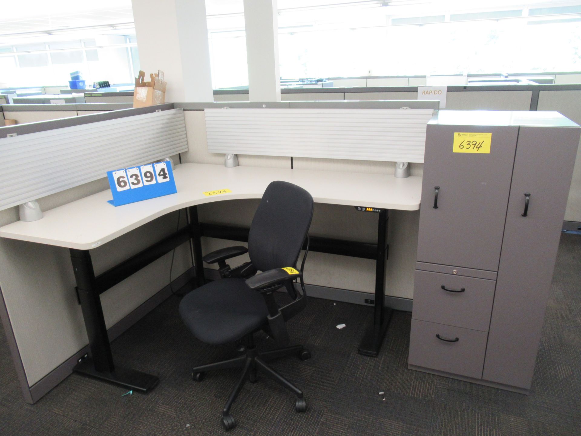 LOT OF ADJUSTABLE HEIGHT DESK W/CHAIR AND GREY METAL STORAGE CABINET (REUTER)
