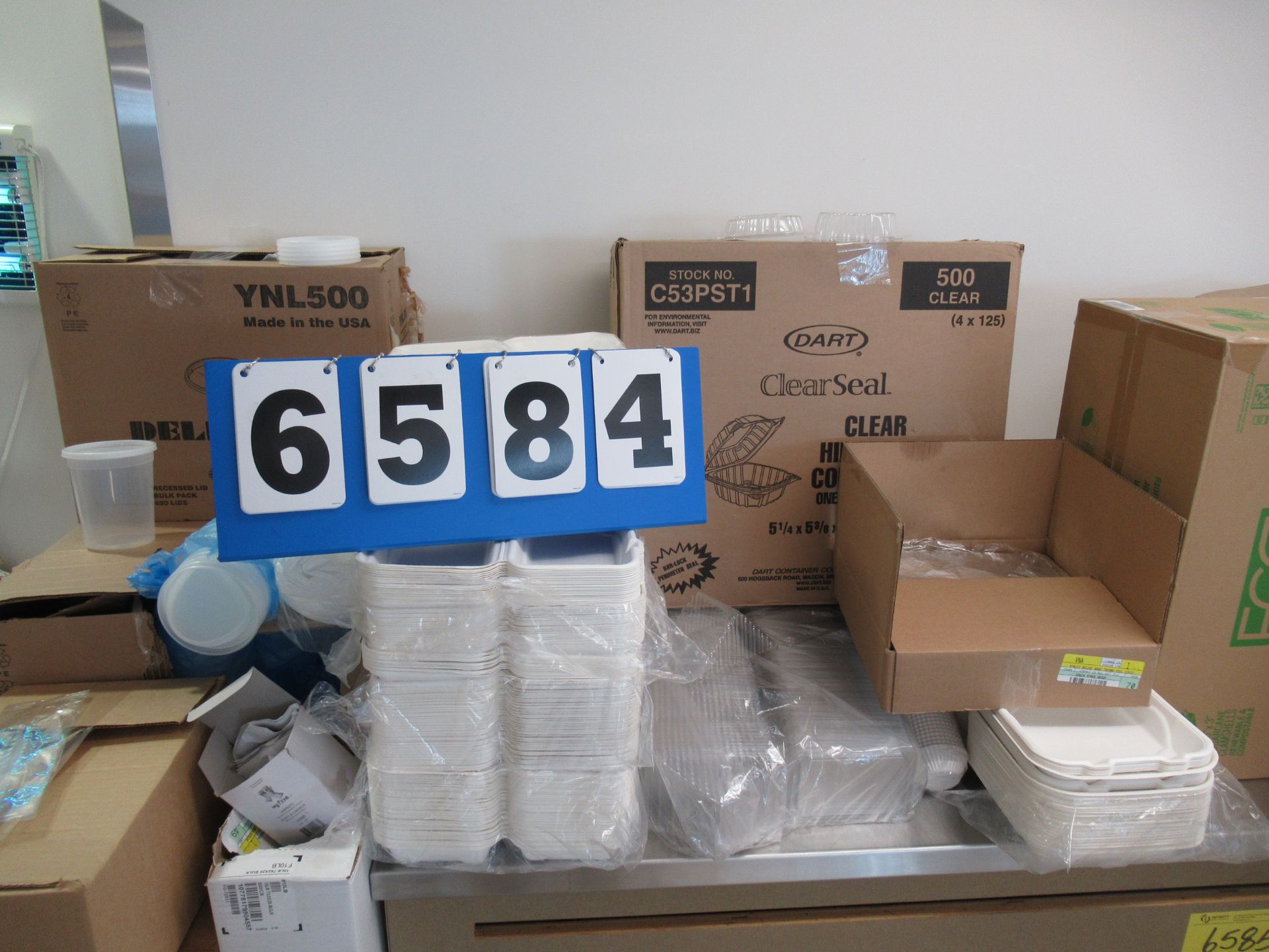 LOT OF ASSORTED TAKE OUT CONTAINERS (PIZZA BOXES, CHAFFING FUEL, GLOVES, WASTE BAGS, ETC) (REUTER) - Image 3 of 4