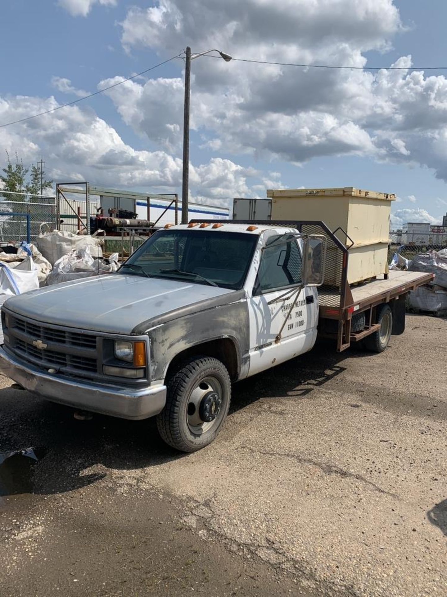 1994 CHEV 3500 truck with flat bed, vin 1GBJC34K5RE100933