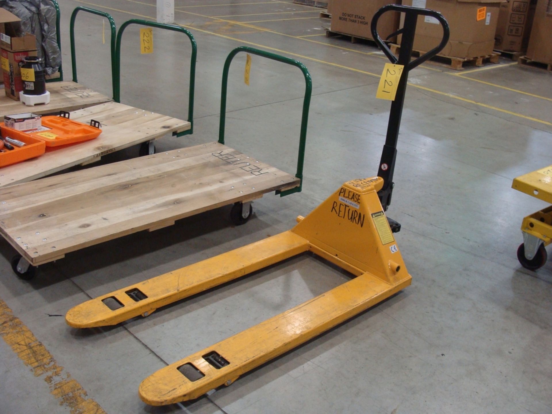 ULINE 5,000LB CAP. PALLET JACK