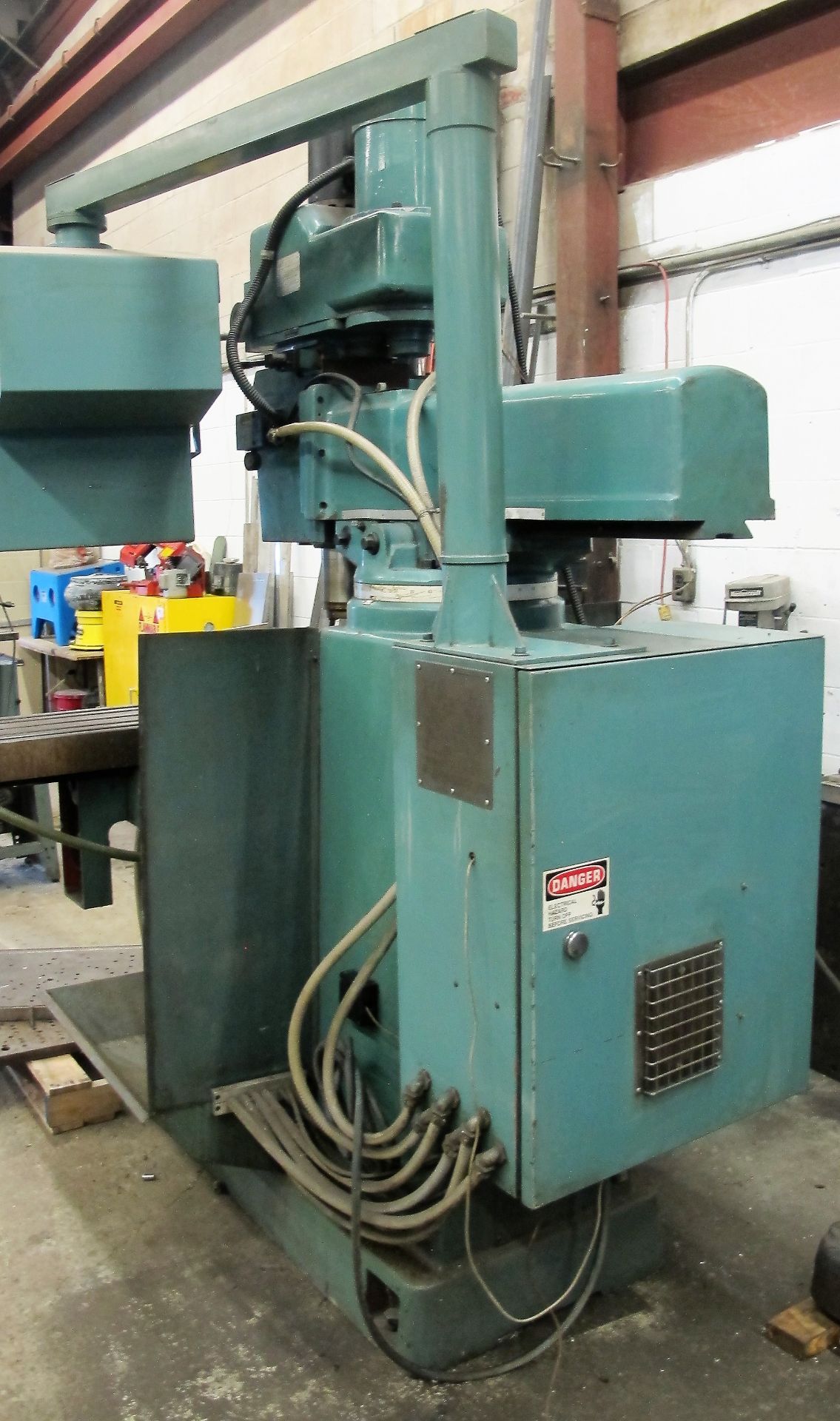 RACERTECH 4BVH CNC VERTICAL MILLING MACHINE, MEGATRONIC CA-2000 CNC CONTROL (NEEDS REPAIR) - Image 5 of 5